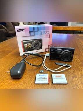 Samsung TL220 Digital Camera